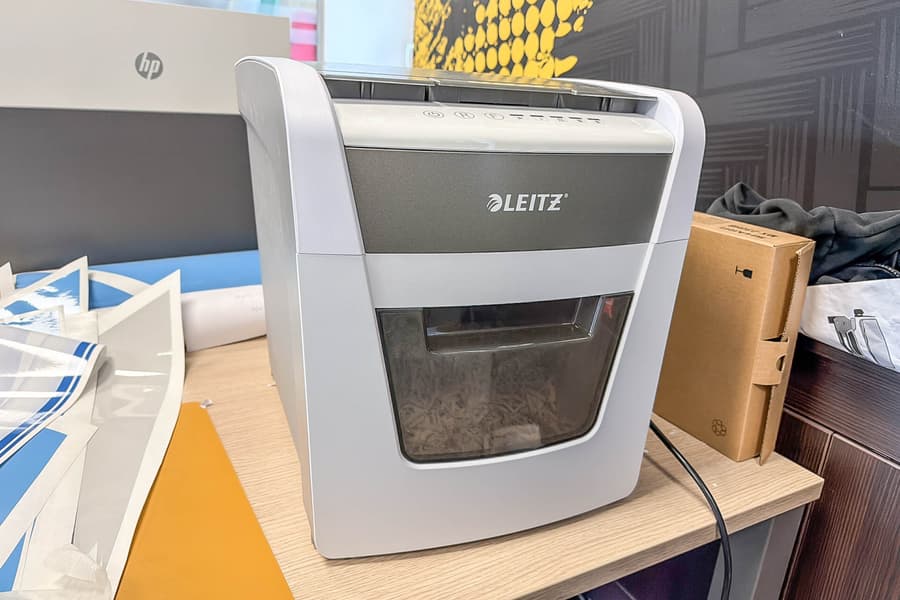 Aktenvernichter Leitz IQ Autofeed Small Office 50 P4